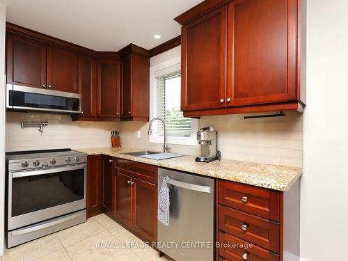 2622 Crystalburn Ave, Mississauga, ON - Indoor Photo Showing Kitchen