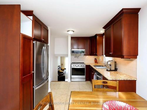 2622 Crystalburn Ave, Mississauga, ON - Indoor Photo Showing Kitchen