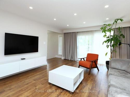 2622 Crystalburn Ave, Mississauga, ON - Indoor Photo Showing Living Room