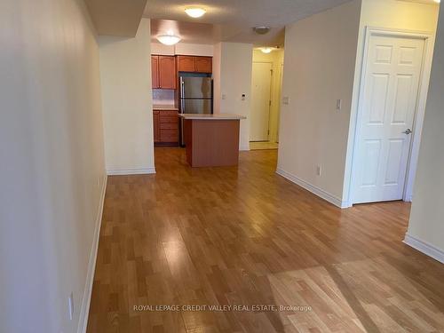 1204-3880 Duke Of York Blvd, Mississauga, ON - Indoor Photo Showing Kitchen