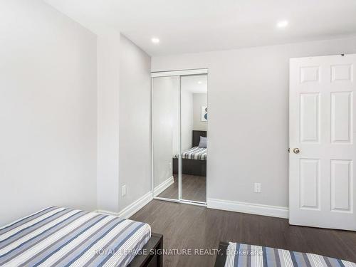 87 Fleetwood Cres, Brampton, ON - Indoor Photo Showing Bedroom