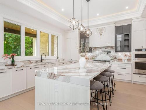 1306 Tansley Dr, Oakville, ON - Indoor Photo Showing Kitchen With Upgraded Kitchen