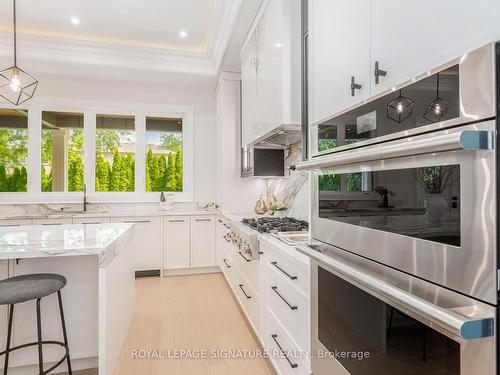 1306 Tansley Dr, Oakville, ON - Indoor Photo Showing Kitchen With Upgraded Kitchen