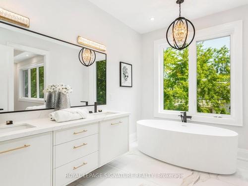 1306 Tansley Dr, Oakville, ON - Indoor Photo Showing Bathroom