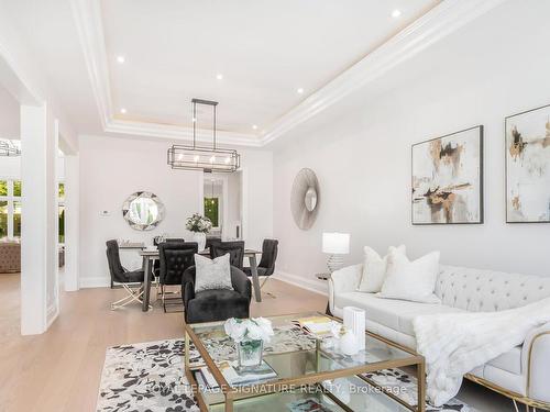 1306 Tansley Dr, Oakville, ON - Indoor Photo Showing Living Room