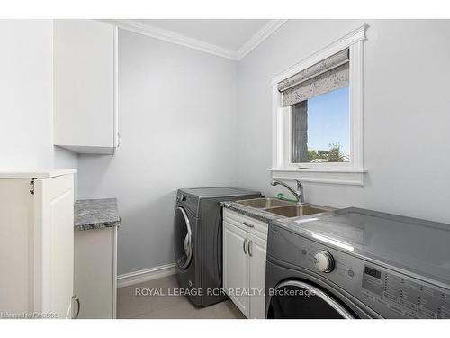 37 Grayview Dr, Grey Highlands, ON - Indoor Photo Showing Laundry Room