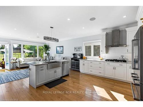 37 Grayview Dr, Grey Highlands, ON - Indoor Photo Showing Kitchen With Upgraded Kitchen