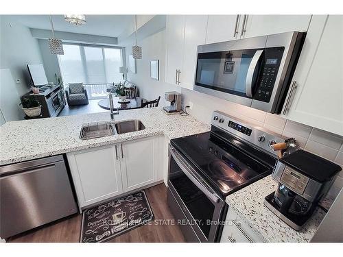 515-2750 King St E, Hamilton, ON - Indoor Photo Showing Kitchen With Double Sink