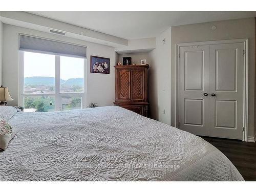 515-2750 King St E, Hamilton, ON - Indoor Photo Showing Bedroom