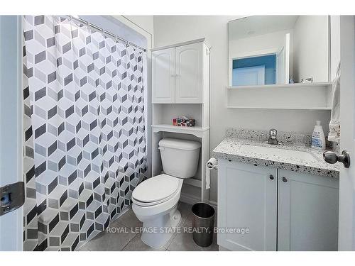 515-2750 King St E, Hamilton, ON - Indoor Photo Showing Bathroom