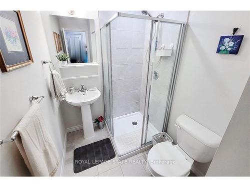 515-2750 King St E, Hamilton, ON - Indoor Photo Showing Bathroom