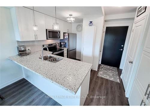 515-2750 King St E, Hamilton, ON - Indoor Photo Showing Kitchen With Double Sink With Upgraded Kitchen