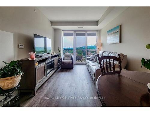 515-2750 King St E, Hamilton, ON - Indoor Photo Showing Bedroom