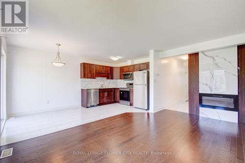 4364 Shuttleworth Drive, Niagara Falls, ON - Indoor Photo Showing Kitchen