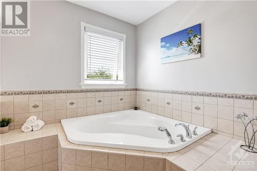 Spacious soaking tub for relaxation - 31 Forillon Crescent, Ottawa, ON - Indoor Photo Showing Bathroom