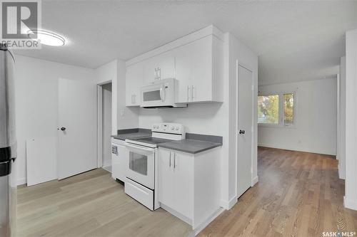 183 Magee Crescent, Regina, SK - Indoor Photo Showing Kitchen