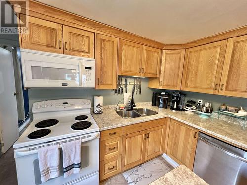 2959 Dragon Lake Road, Quesnel, BC - Indoor Photo Showing Kitchen With Double Sink