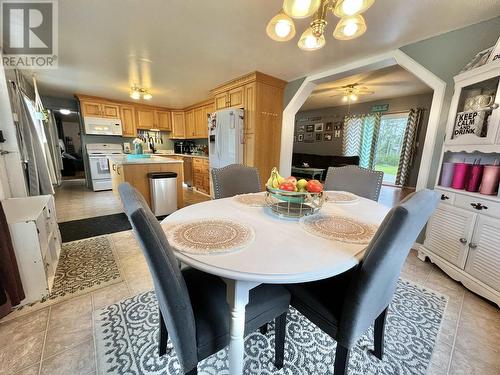 2959 Dragon Lake Road, Quesnel, BC - Indoor Photo Showing Dining Room