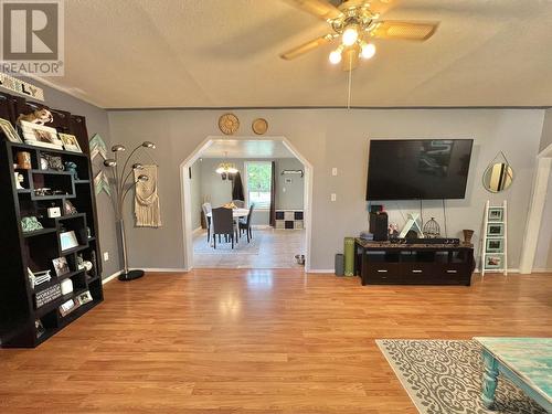 2959 Dragon Lake Road, Quesnel, BC - Indoor Photo Showing Living Room