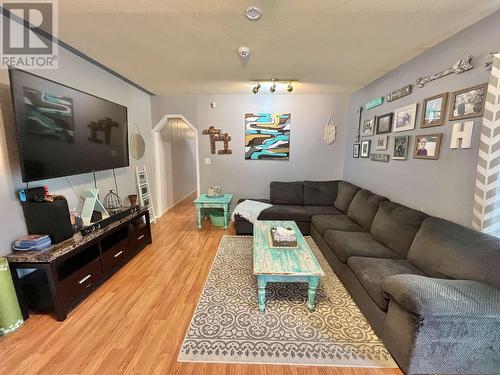 2959 Dragon Lake Road, Quesnel, BC - Indoor Photo Showing Living Room