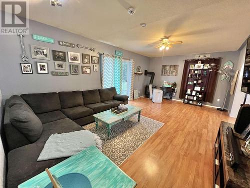 2959 Dragon Lake Road, Quesnel, BC - Indoor Photo Showing Living Room