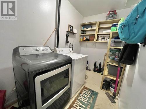 2959 Dragon Lake Road, Quesnel, BC - Indoor Photo Showing Laundry Room