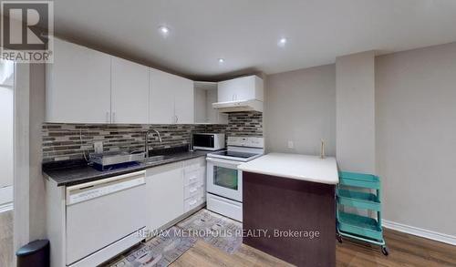 Bsmt - 16 Corner Brook Crescent, Vaughan (Vellore Village), ON - Indoor Photo Showing Kitchen