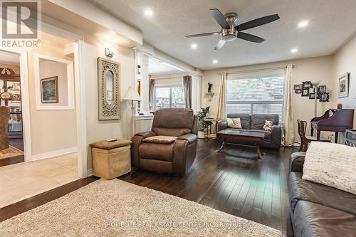 48 Prince Of Whales Drive, Barrie (Innis-Shore), ON - Indoor Photo Showing Living Room