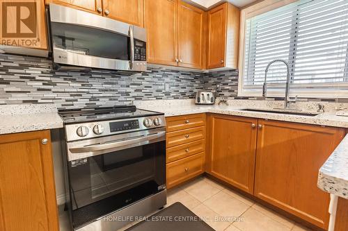 48 Prince Of Whales Drive, Barrie (Innis-Shore), ON - Indoor Photo Showing Kitchen With Upgraded Kitchen