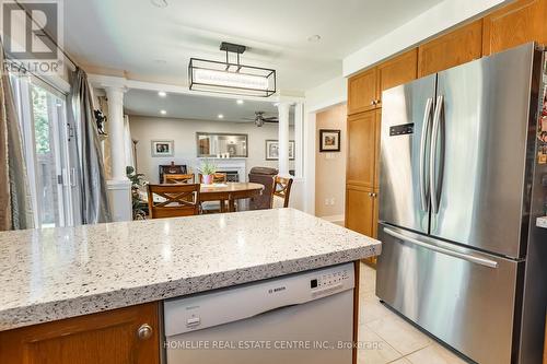 48 Prince Of Whales Drive, Barrie (Innis-Shore), ON - Indoor Photo Showing Kitchen With Upgraded Kitchen