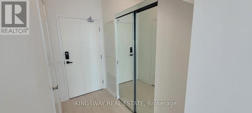 6008 - 3900 Confederation Parkway, Mississauga, ON - Indoor