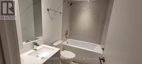 6008 - 3900 Confederation Parkway, Mississauga, ON - Indoor Photo Showing Bathroom