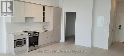 6008 - 3900 Confederation Parkway, Mississauga, ON - Indoor Photo Showing Kitchen