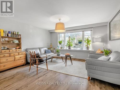 42 Frontenac Avenue, Toronto (Bedford Park-Nortown), ON - Indoor Photo Showing Living Room