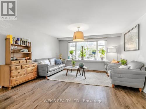 42 Frontenac Avenue, Toronto (Bedford Park-Nortown), ON - Indoor Photo Showing Living Room