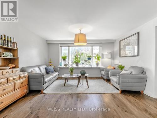 42 Frontenac Avenue, Toronto (Bedford Park-Nortown), ON - Indoor Photo Showing Living Room