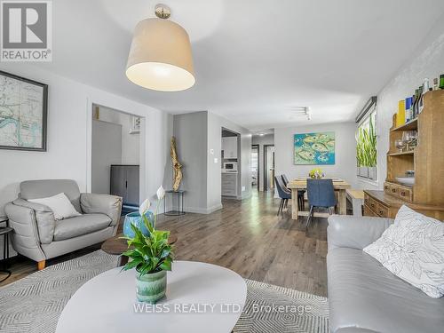 42 Frontenac Avenue, Toronto (Bedford Park-Nortown), ON - Indoor Photo Showing Living Room