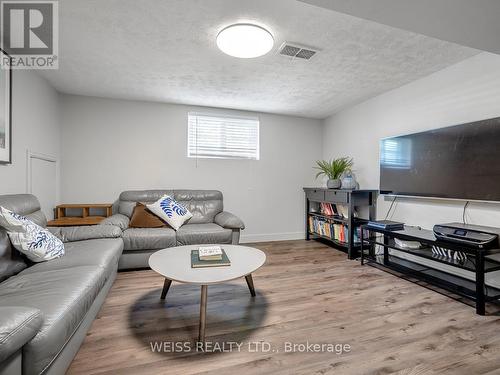 42 Frontenac Avenue, Toronto (Bedford Park-Nortown), ON - Indoor Photo Showing Living Room