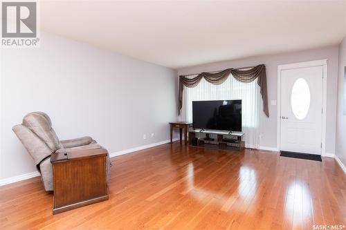 5 402 Tesky Crescent, Wynyard, SK - Indoor Photo Showing Living Room