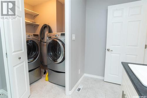 5 402 Tesky Crescent, Wynyard, SK - Indoor Photo Showing Laundry Room