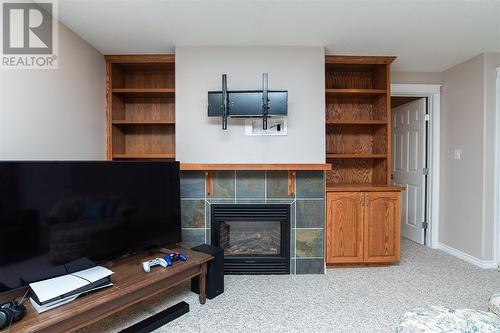 5 402 Tesky Crescent, Wynyard, SK - Indoor Photo Showing Living Room With Fireplace