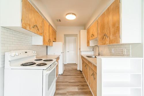 45824 Victoria Avenue, Chilliwack, BC - Indoor Photo Showing Kitchen