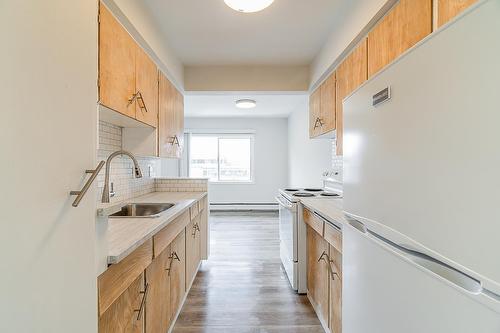 45824 Victoria Avenue, Chilliwack, BC - Indoor Photo Showing Kitchen