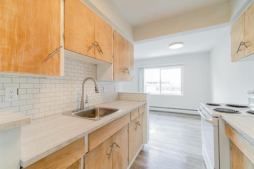 45824 Victoria Avenue, Chilliwack, BC - Indoor Photo Showing Kitchen