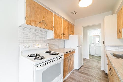 45824 Victoria Avenue, Chilliwack, BC - Indoor Photo Showing Kitchen