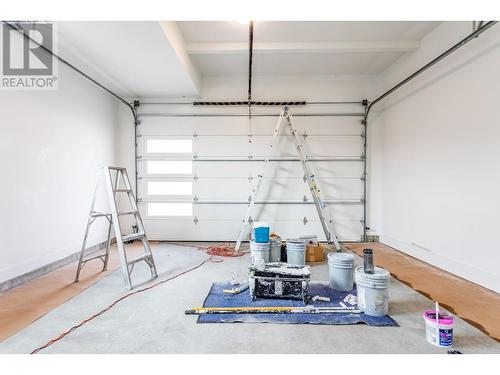 1946 Hemmerling Court, Kelowna, BC - Indoor Photo Showing Garage