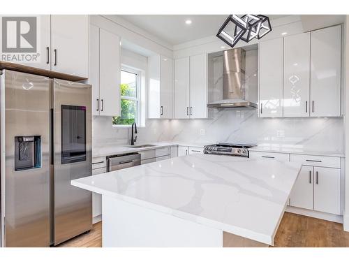 1946 Hemmerling Court, Kelowna, BC - Indoor Photo Showing Kitchen With Upgraded Kitchen