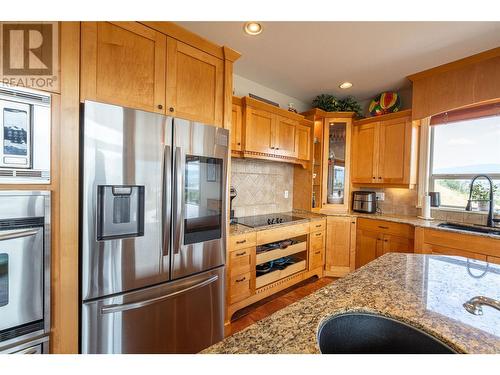 7551 Tronson Road, Vernon, BC - Indoor Photo Showing Kitchen With Upgraded Kitchen