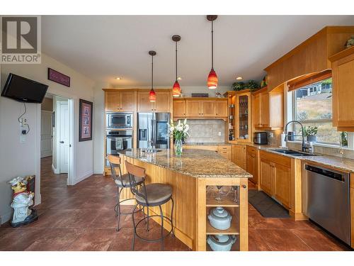 7551 Tronson Road, Vernon, BC - Indoor Photo Showing Kitchen