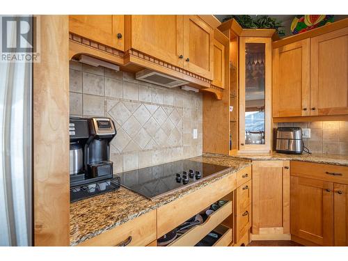 7551 Tronson Road, Vernon, BC - Indoor Photo Showing Kitchen